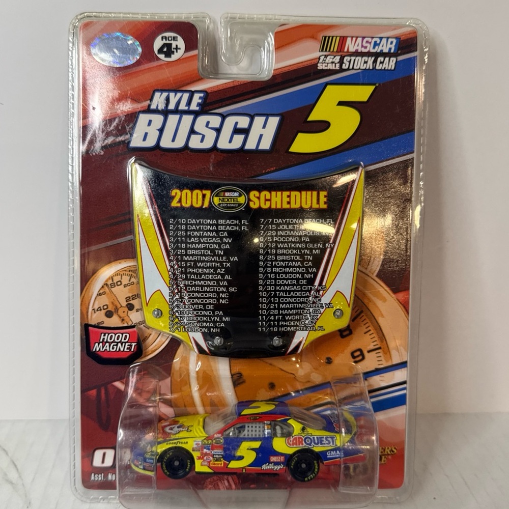 Kyle Busch #5 Carquest Kellogg's 2007 1/64 Nascar Diecast with Hood Magnet